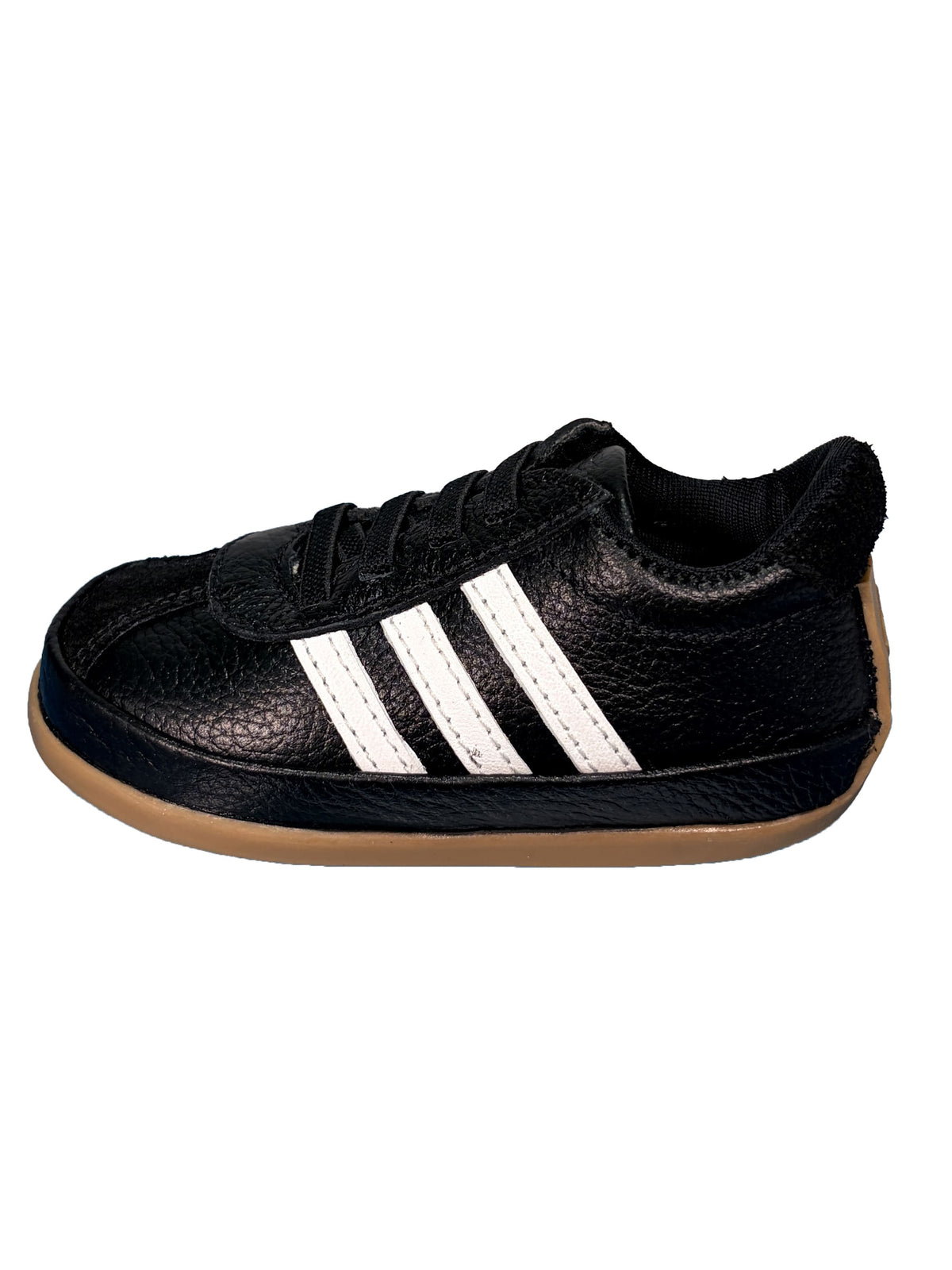 Zapato Negro con Rayas Blancas