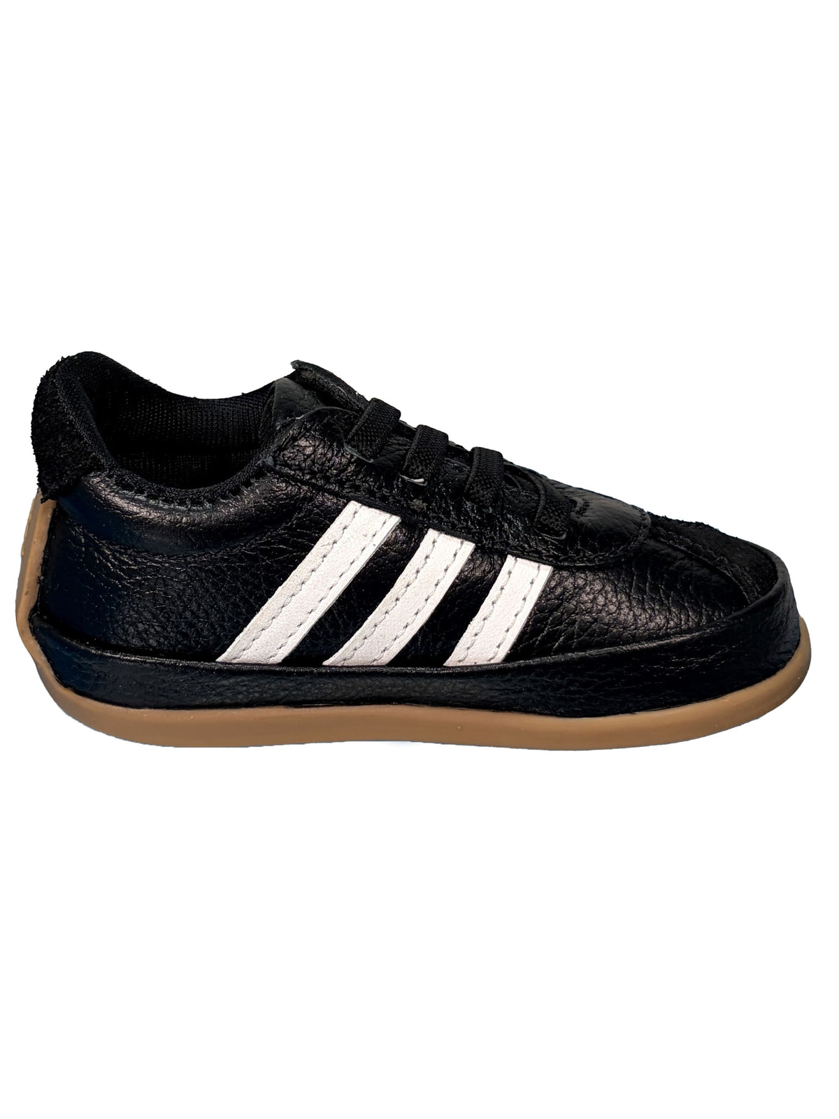 Zapato Negro con Rayas Blancas
